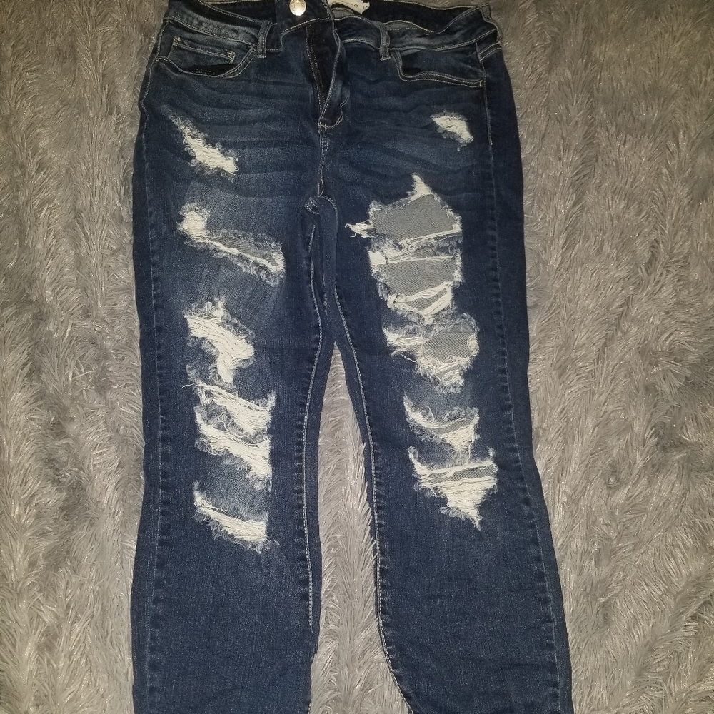 Distressed skinny jeans